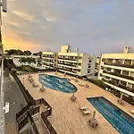 Ap Em Condominio Clube - 120 Metros Do Mar